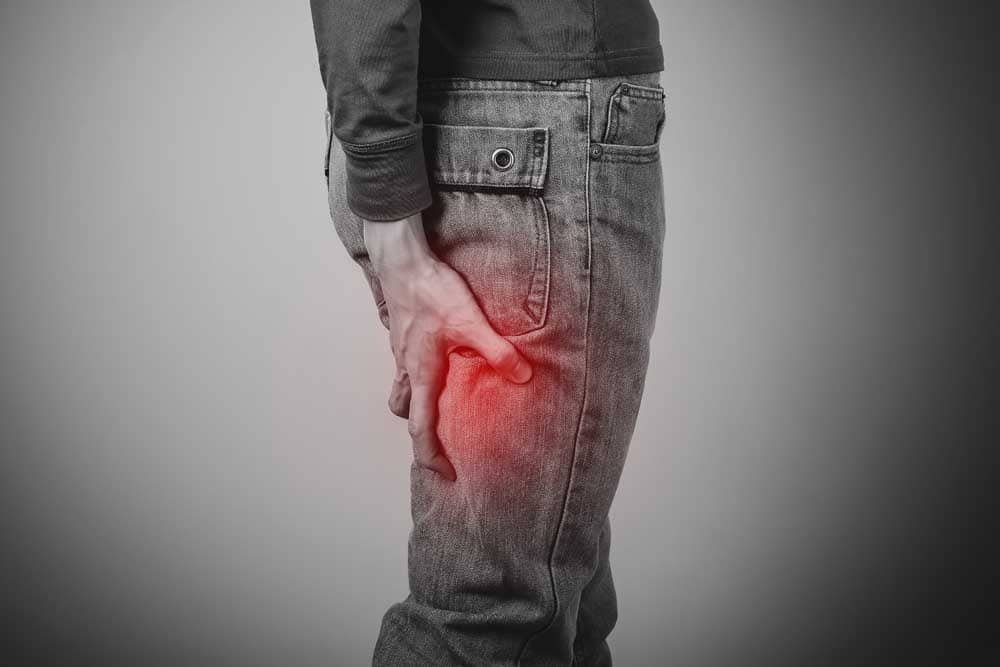 symptoms of sciatica: leg pain